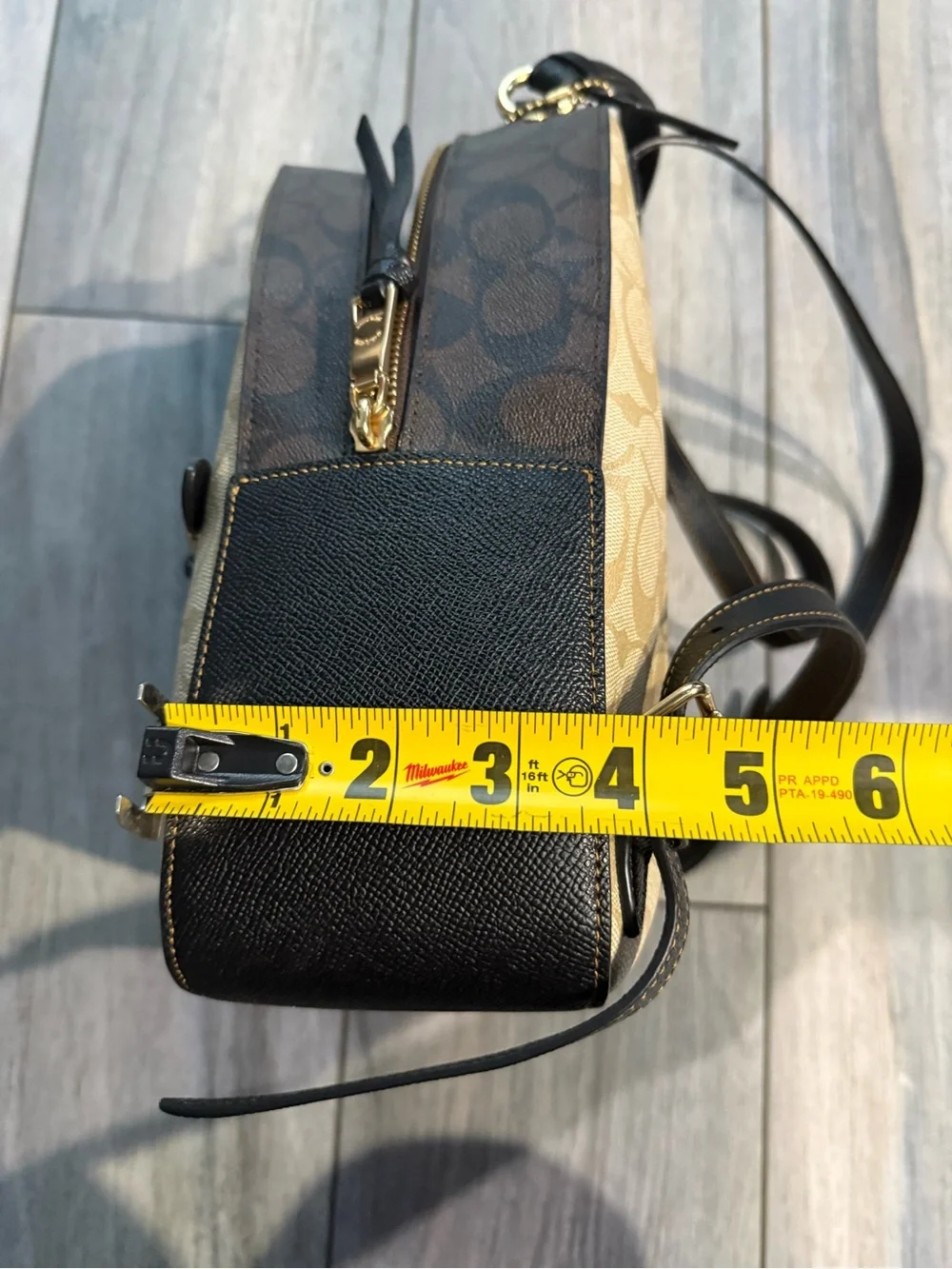 Coach Signature Backpack in Khaki/Chalk